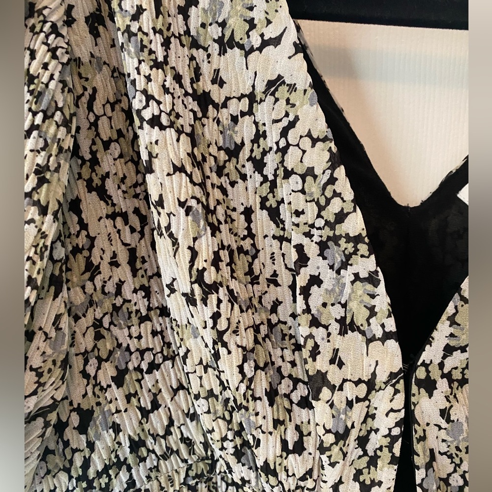 ASTR The Label Floral Bubble Puff Sleeve Blouse With Ties - Picture 5 of 12
